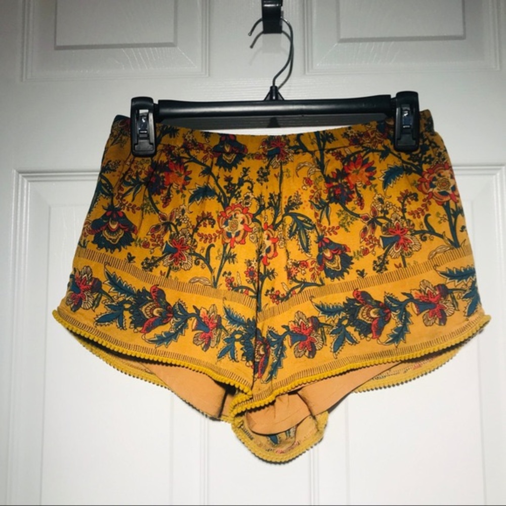 Zara trafaluc collection shorts beautiful pattern